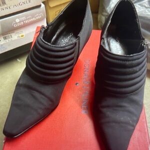 Donald J Pliner Black Crepe Elastic Heels